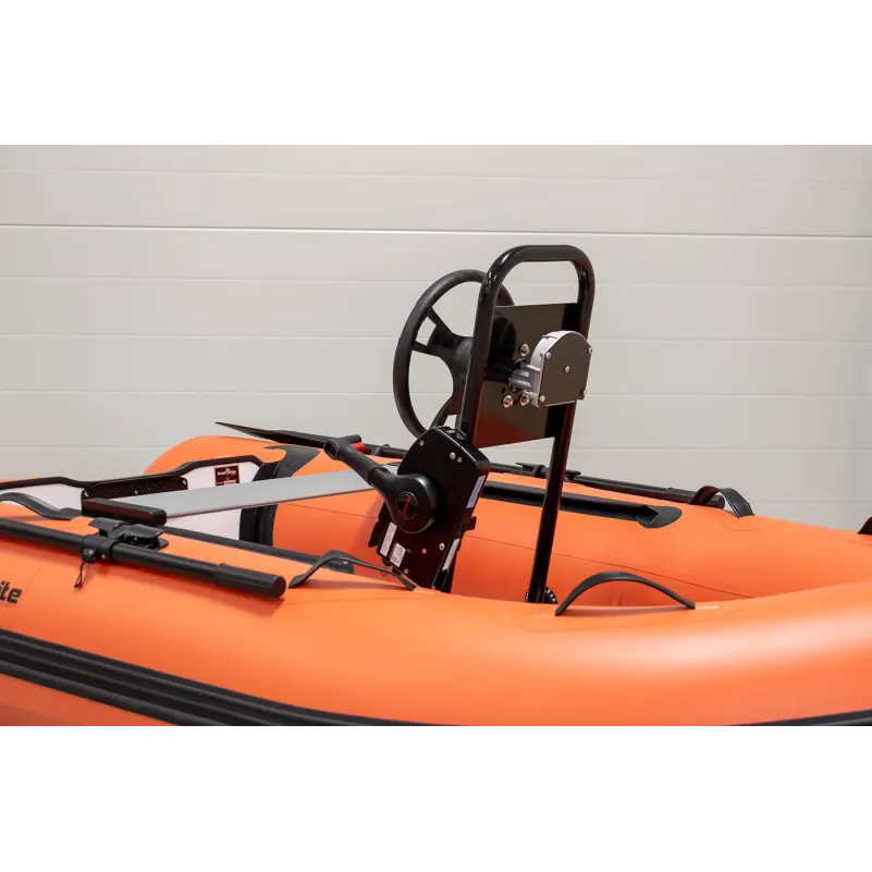 Rattkonsol till gummibåtar med aluminiumdurk.