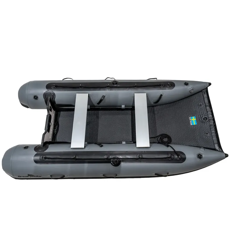 cat330 katamaranskrov och öppen för