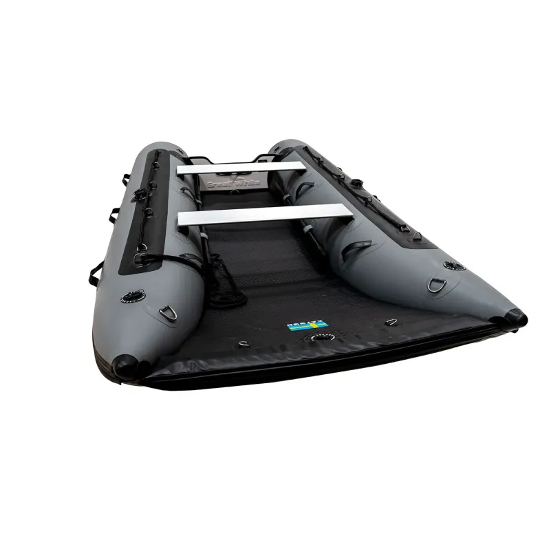 greatwhite cat330 gummibåt med katamaranskrov