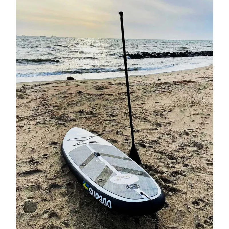SUP300 12cm tjock uppblåsbar paddleboard som klarar ett tryck på hela 18Psi. För vikter upp till 100Kg