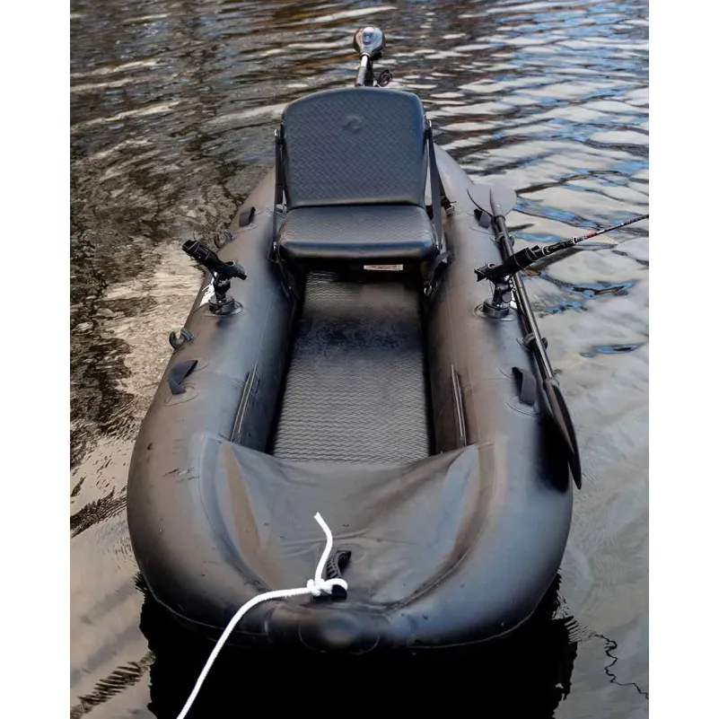 Uppblåsbar fiskekajak med spöhållare och motorfäste