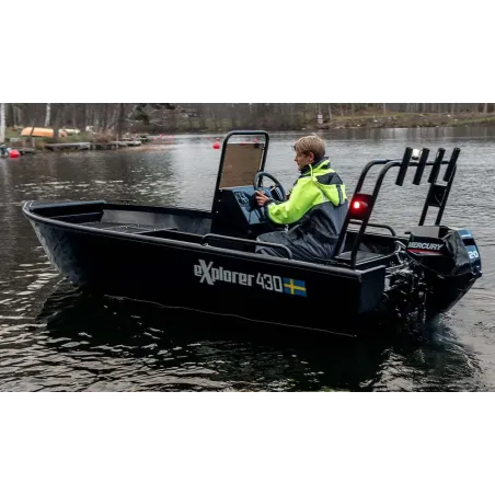 explorer 430 aluminiumbåt finns för både rorkult och rattstyrning. explorer 430 aluminiumbåt finns för både rorkult och rattstyrning.