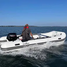 Gummibåt VIB430 är en stor gummibåt med uppblåsbar V-köl 2