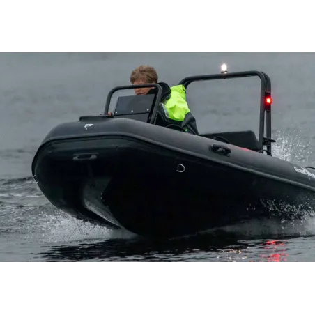 DLX330 ribbåt med aluminumskrov. Max motor 20HK