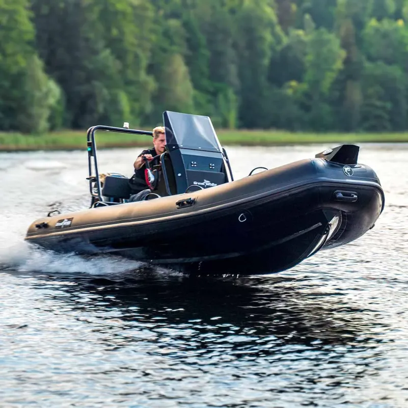 Ribbåt DLX460 med underbar körglädje