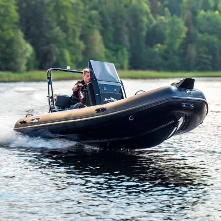 Ribbåt DLX460 med underbar körglädje