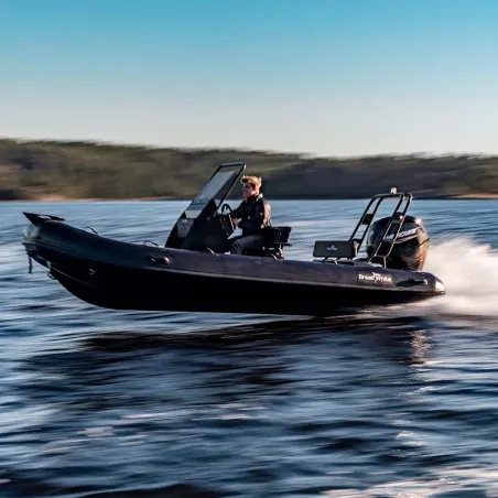 aluminium ribbåt med djupt v-skrov och upp till mercury 80 hk