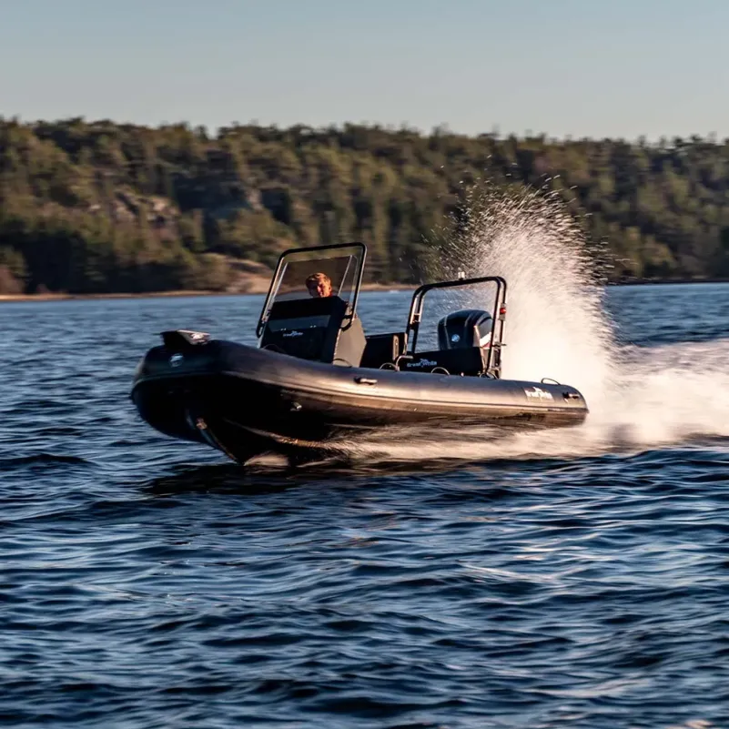 DLX500 aluminiumrib ribbåt