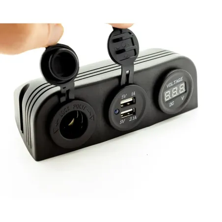 Utanpåliggande Panel med 12V strömuttag, 2st USB-uttag samt voltmeter