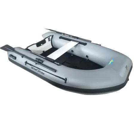 billig gummibåt med akterspegel av glasfiber. 2,5 meter Klarar 10HK
